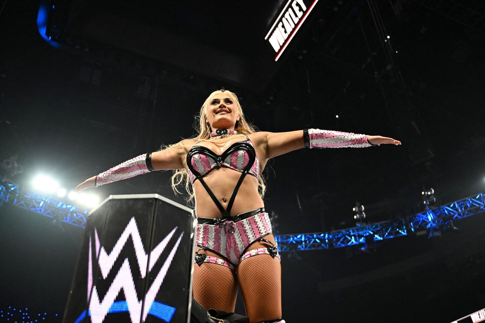 What is Tiffany Stratton's finisher?